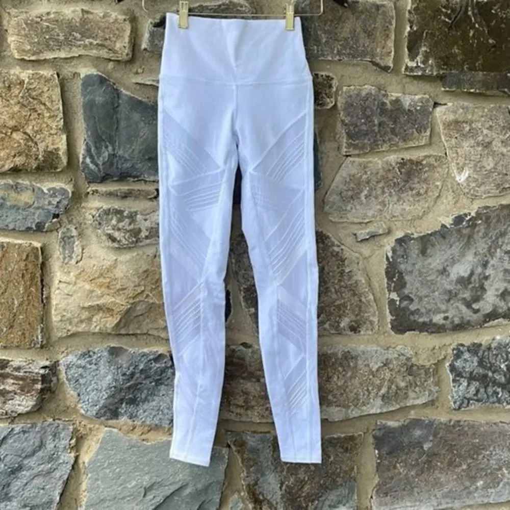 ALO YOGA Ultimate High Waist Leggings In White Size XXS